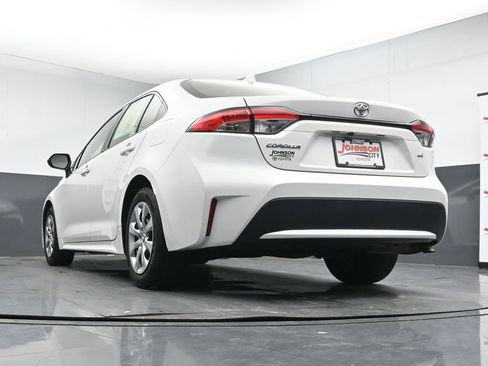 Used 2022 Toyota Corolla LE FWD image 38