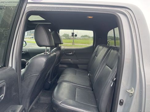 Used 2020 Toyota Tacoma 4x4 Double Cab image 10