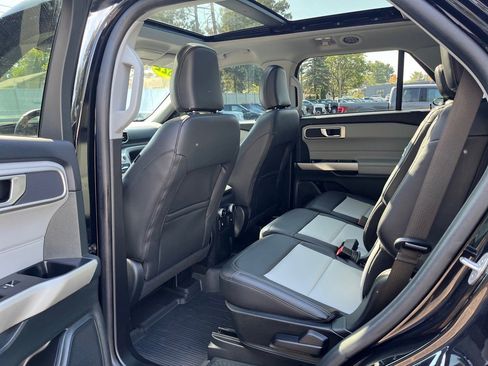 Used 2023 Ford Explorer XLT w/ Equipment Group 202A image 10
