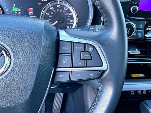 Used 2023 Toyota Highlander XLE image 11