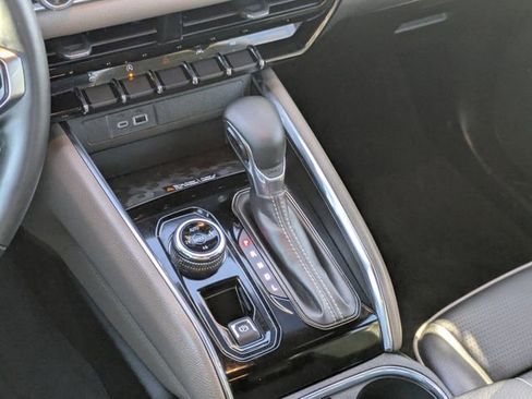 Used 2024 GMC Canyon Denali image 15