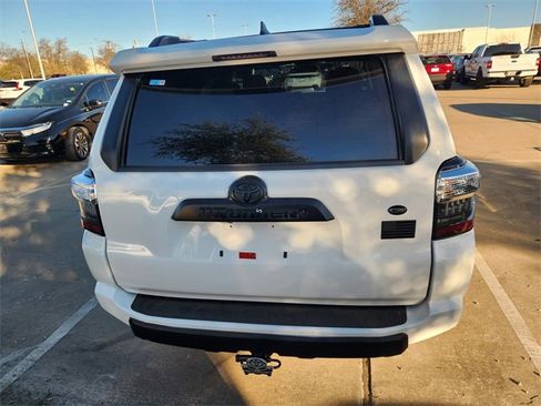 Used 2018 Toyota 4Runner TRD Off-Road image 5