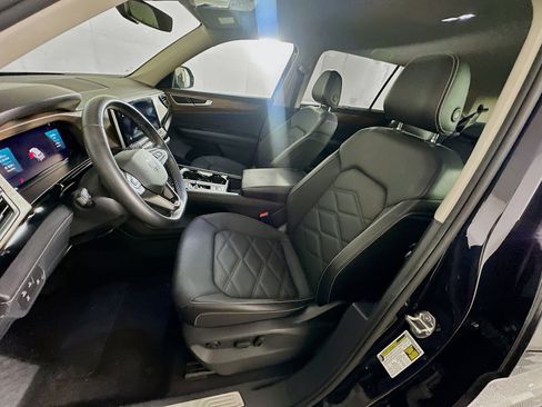 Used 2025 Volkswagen Atlas SE image 13