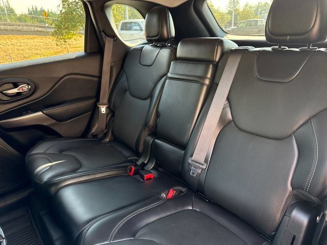 Used 2019 Jeep Cherokee Limited w/ Luxury Group AWD/4WD image 20