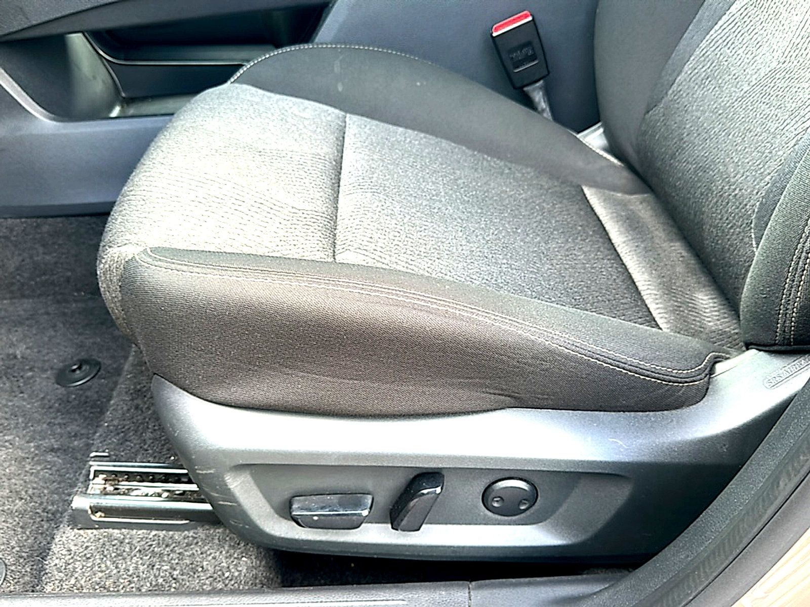 Used 2025 Nissan Rogue SV FWD image 15