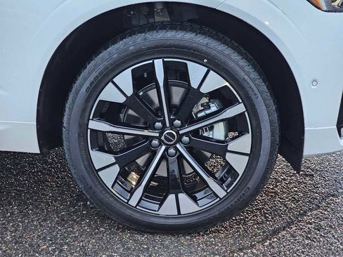 New 2026 Volvo XC60 B5 Plus w/ Climate Package image 9
