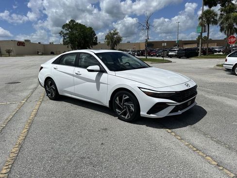New 2025 Hyundai Elantra Limited image 2