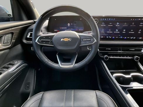 Used 2025 Chevrolet Traverse High Country w/ LPO, Floor Liner Package FWD image 6