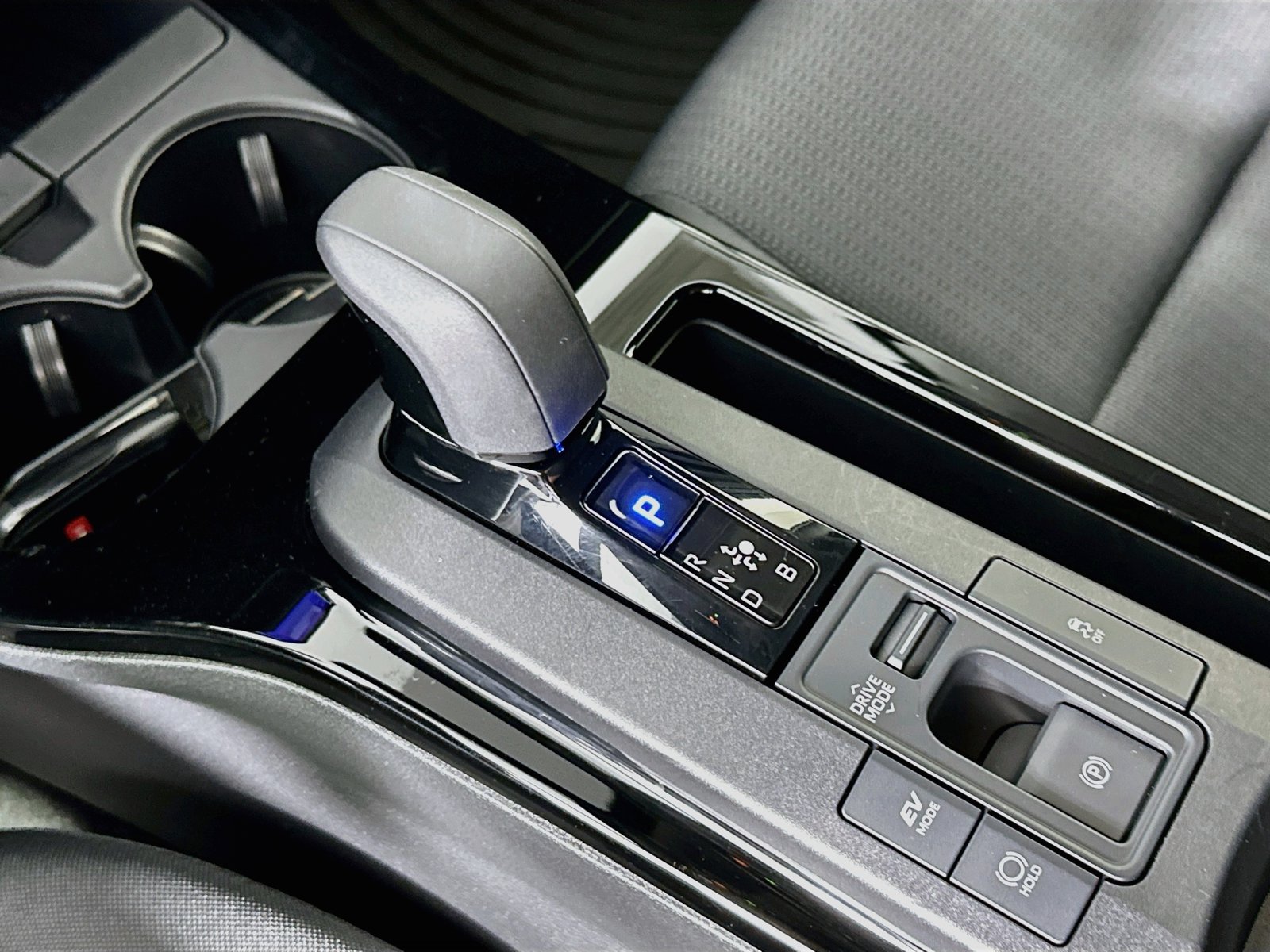 Certified 2025 Toyota Prius LE AWD/4WD image 17