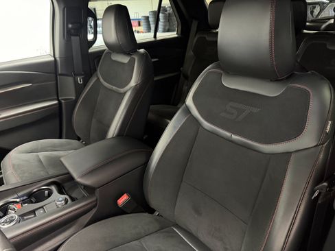 Used 2025 Ford Explorer ST AWD/4WD image 19