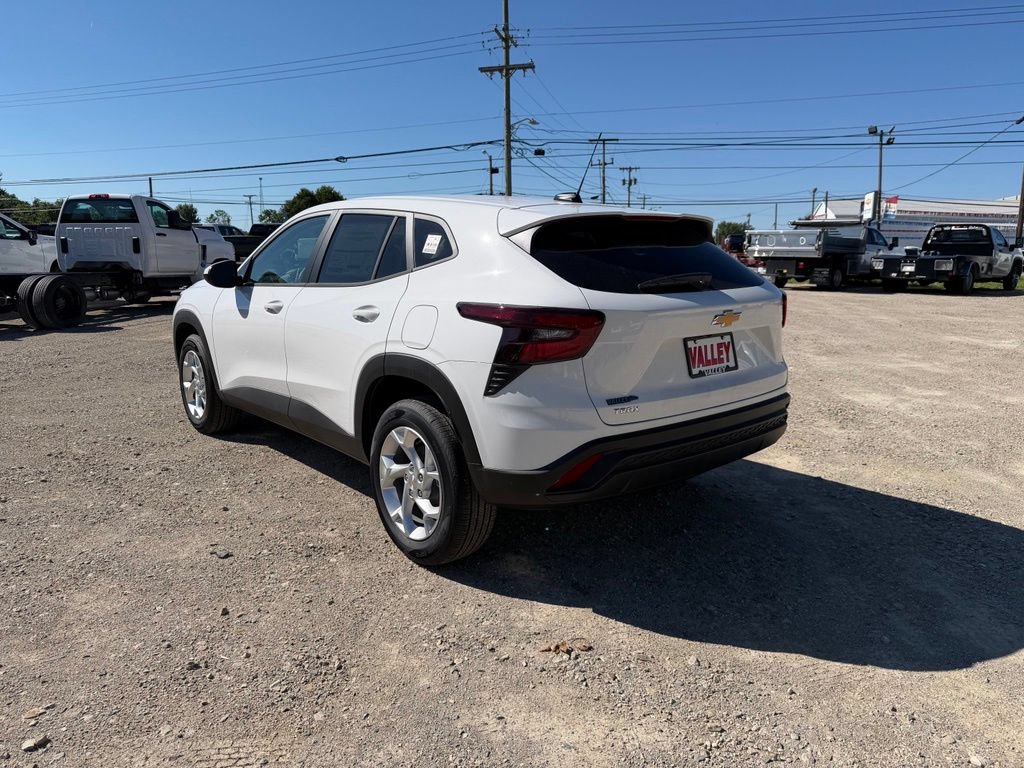 New 2026 Chevrolet Trax LS w/ LS Convenience Package FWD image 6