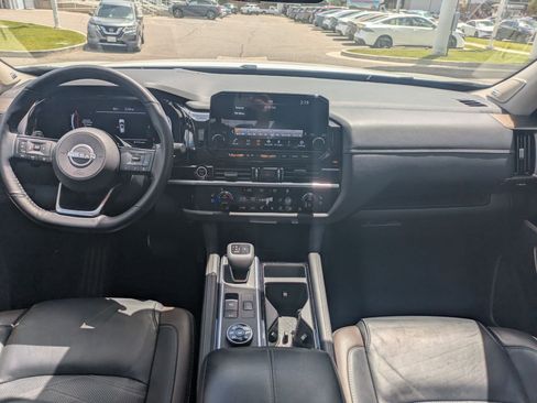 Used 2024 Nissan Pathfinder Platinum AWD/4WD image 27