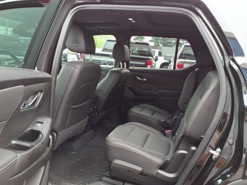Certified 2023 Chevrolet Traverse LT w/ LT Premium Package AWD/4WD image 17