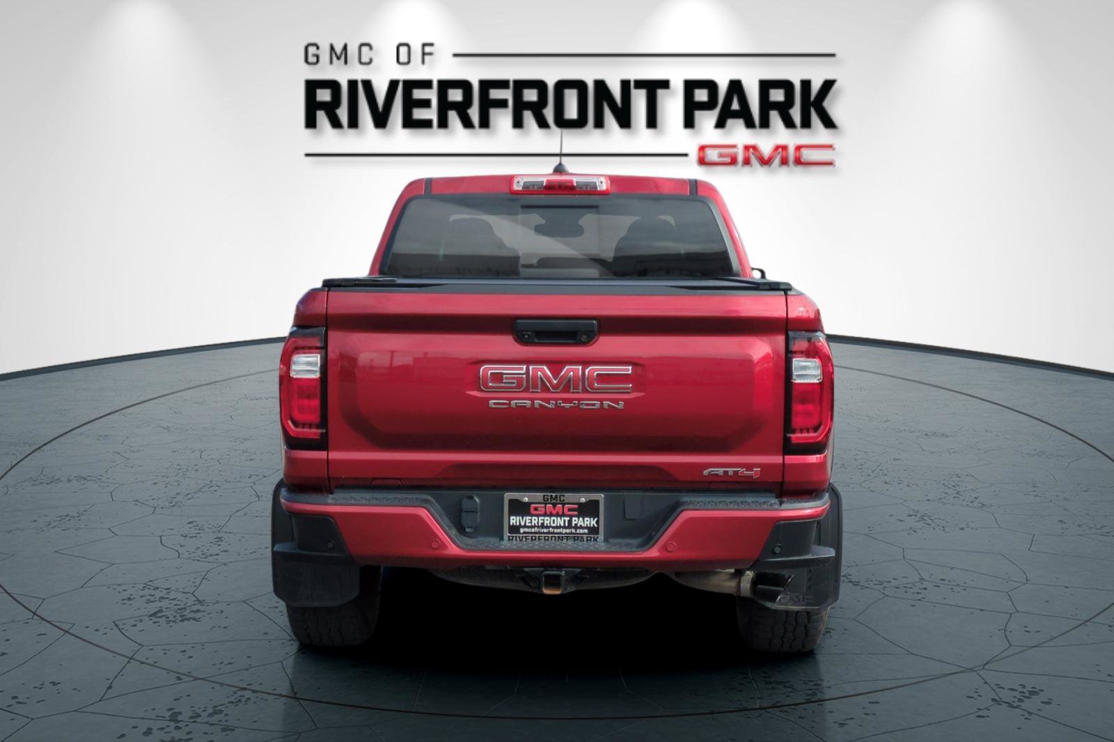 Used 2023 GMC Canyon AT4 w/ AT4 Premium Package AWD/4WD image 4