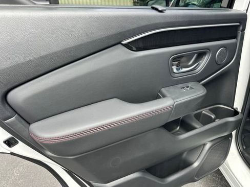 New 2025 Honda Pilot Black Edition image 17