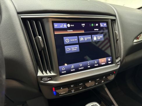 Used 2021 Maserati Levante image 23