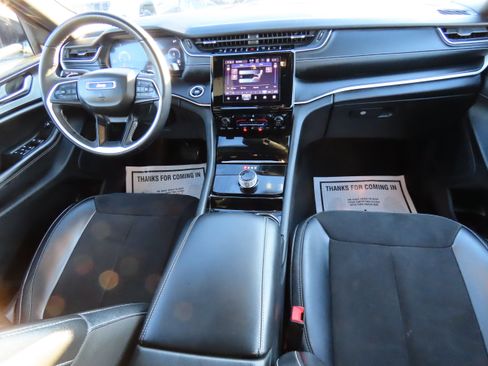 Used 2023 Jeep Grand Cherokee L Laredo image 17