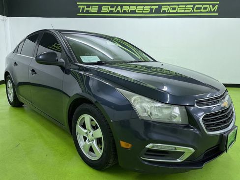 Used 2016 Chevrolet Cruze LT image 2