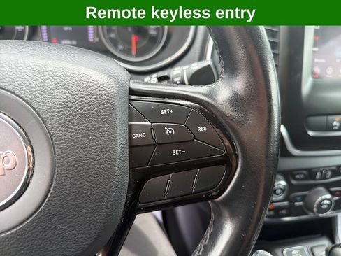 Used 2020 Jeep Cherokee Latitude Plus AWD/4WD image 24