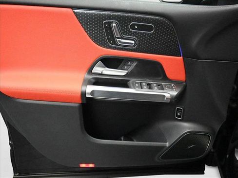 New 2025 Mercedes-Benz GLB 35 AMG 4MATIC image 19