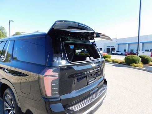 New 2025 Chevrolet Suburban High Country image 25