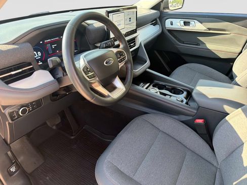 Used 2025 Ford Explorer Active AWD/4WD image 22