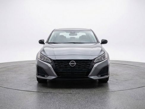 Used 2025 Nissan Altima 2.5 SV image 2