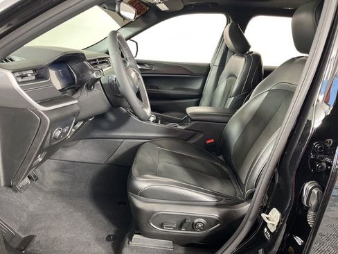 Used 2024 Jeep Grand Cherokee L Altitude AWD/4WD image 23