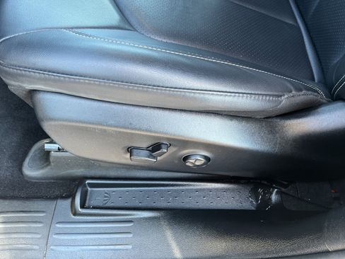 Used 2025 Chrysler Pacifica Select FWD image 15