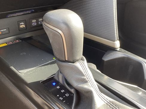 Used 2025 Toyota Camry SE image 13