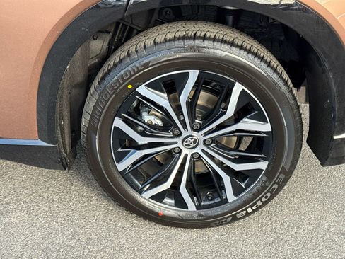 New 2026 Toyota Crown Signia image 6