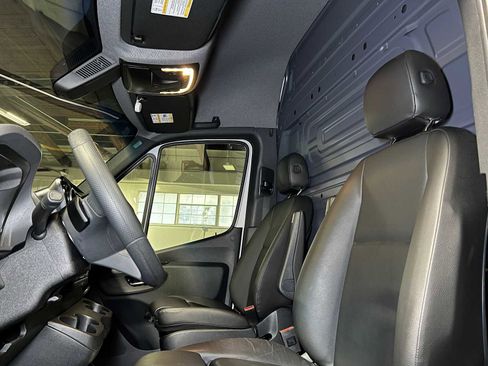 Used 2025 Mercedes-Benz Sprinter 2500 image 25