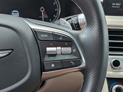 Used 2025 Genesis G70 2.5T RWD image 25