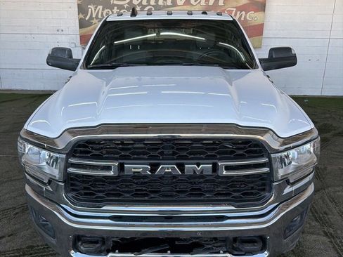 Used 2022 RAM 3500 Tradesman w/ Chrome Appearance Group image 4