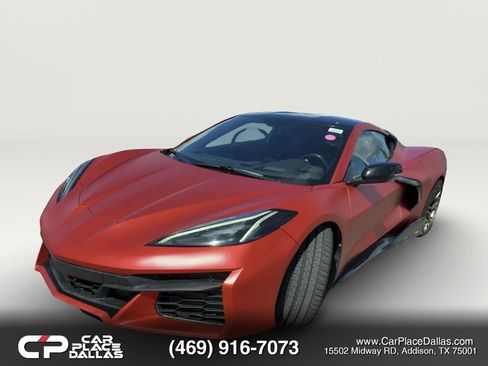 Used 2022 Chevrolet Corvette Stingray Preferred Cpe w/ Z51 Performance Package RWD image 3
