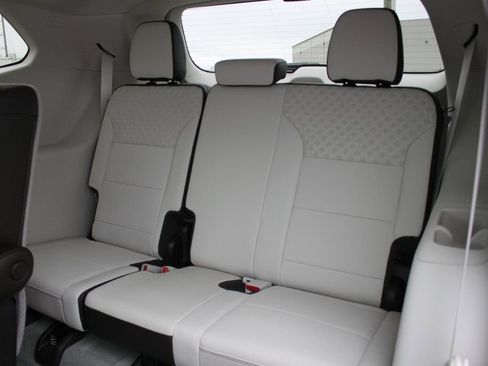 Used 2024 GMC Acadia Denali w/ Super Cruise Package image 7