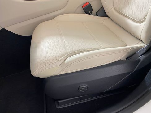 Used 2026 Mercedes-Benz GLC 300 4MATIC image 12