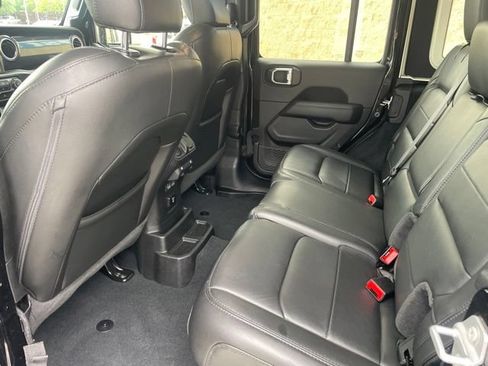 Used 2022 Jeep Wrangler Unlimited Sahara AWD/4WD image 10