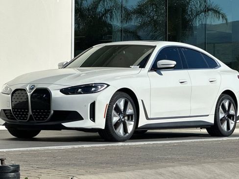 Used 2023 BMW i4 eDrive35 w/ Premium Package image 7