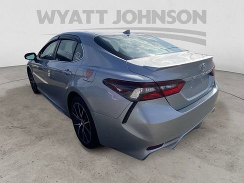 Used 2021 Toyota Camry SE FWD image 7