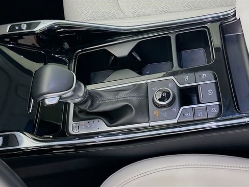 Used 2023 Kia Sorento SX image 17