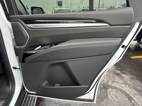 Certified 2026 Cadillac Escalade Luxury w/ LPO, Radiant Package AWD/4WD image 25