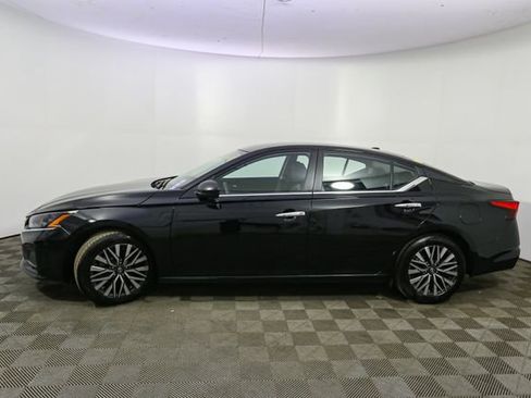 Used 2025 Nissan Altima 2.5 SV image 6