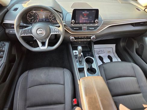 Used 2024 Nissan Altima 2.5 SV image 8