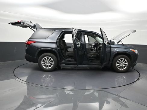 Used 2021 Chevrolet Traverse LT FWD image 33