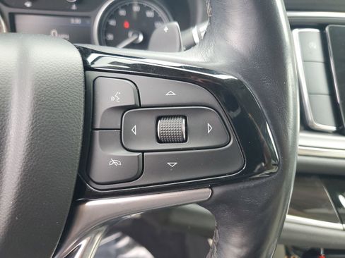 Used 2022 Buick Enclave Essence FWD image 12
