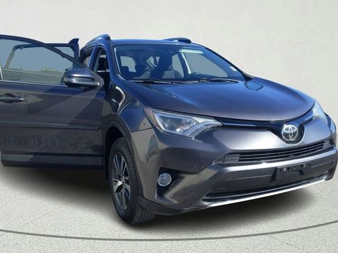 Used 2018 Toyota RAV4 XLE image 8