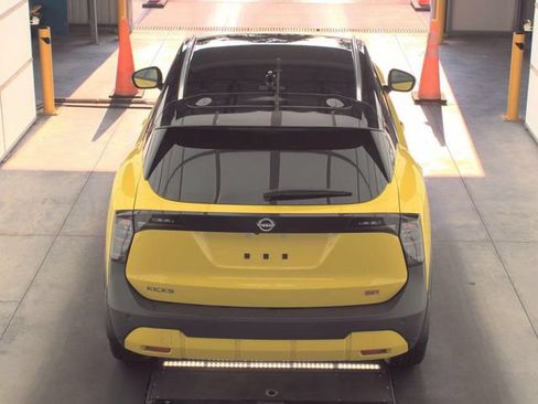 Used 2025 Nissan Kicks SR FWD image 10