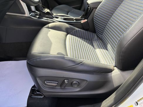 Used 2024 Toyota Corolla Cross AWD Hybrid w/ Convenience Package image 13