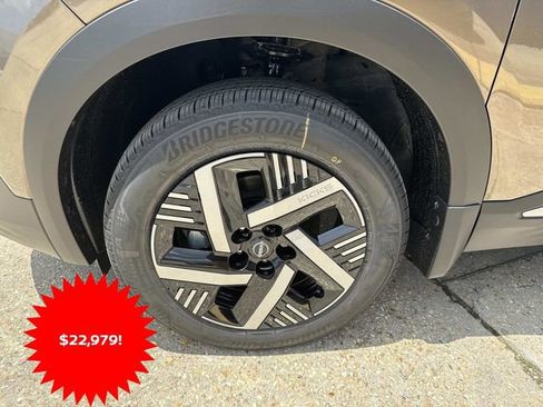 New 2025 Nissan Kicks SV w/ Interior Electronics Package image 3